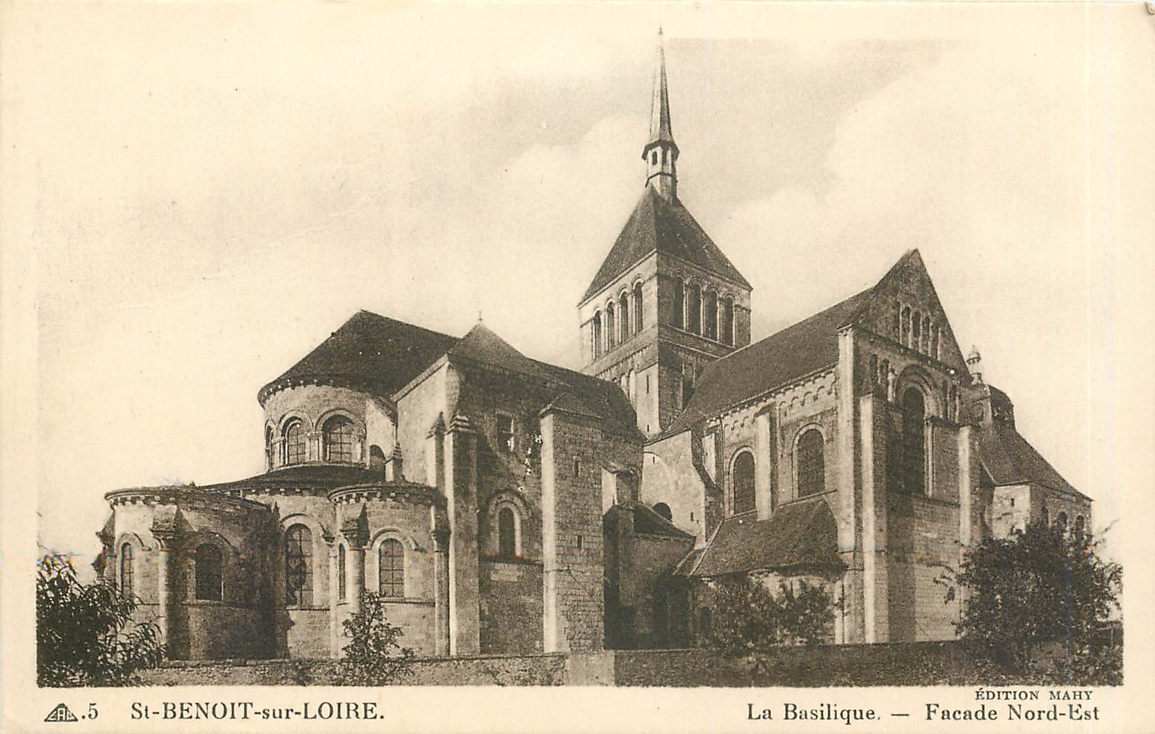 CPA St Benoit sur Loire La Basilique Facade Nord Est 