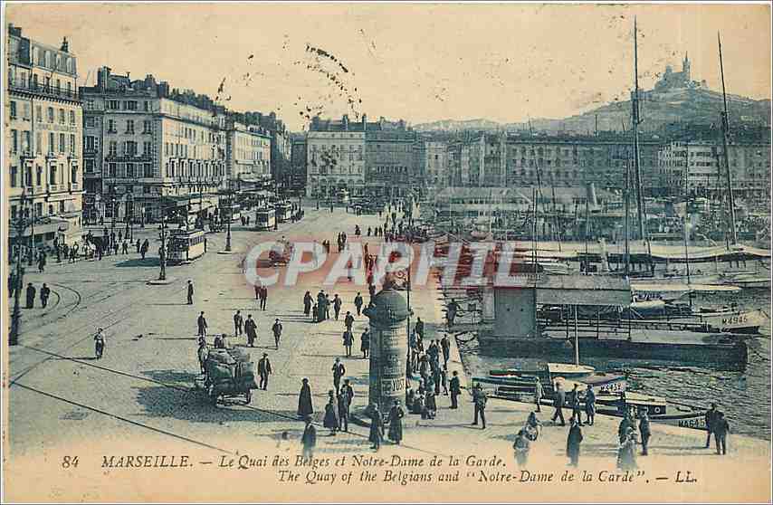 CPA Marseille Le Quai des Belges et Notre Dame de la Garde Bateaux