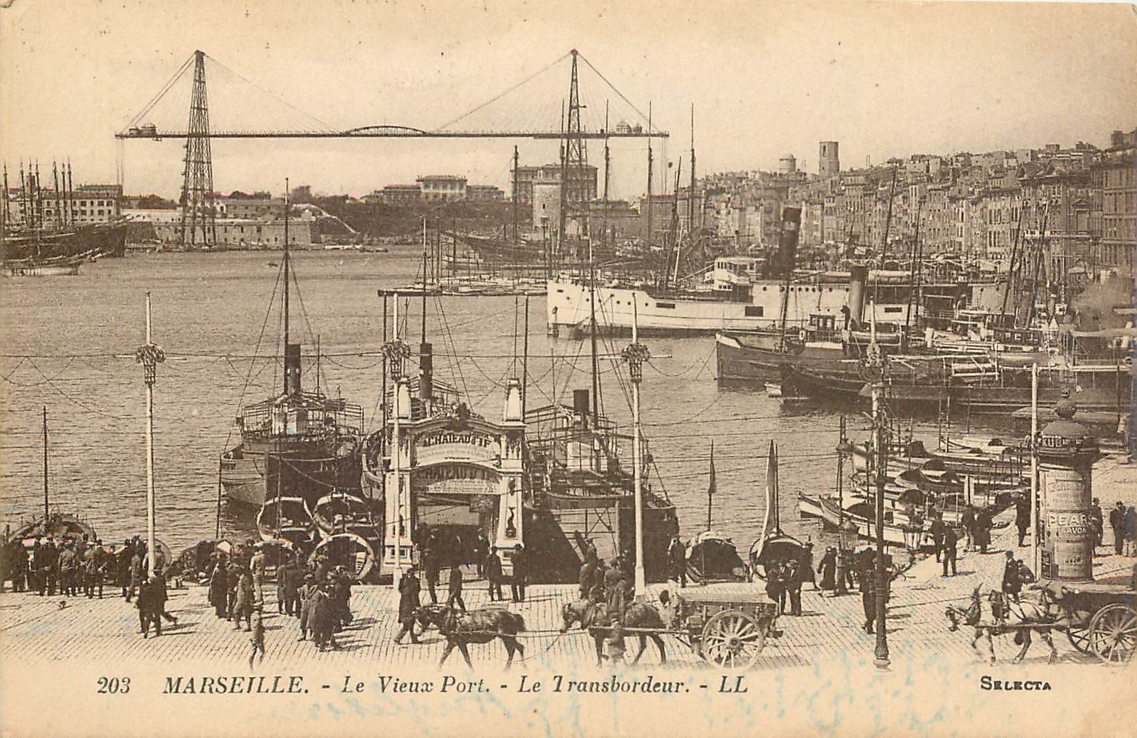 CPA Marseille Le Vieux Port Le Transbordeur Bateaux