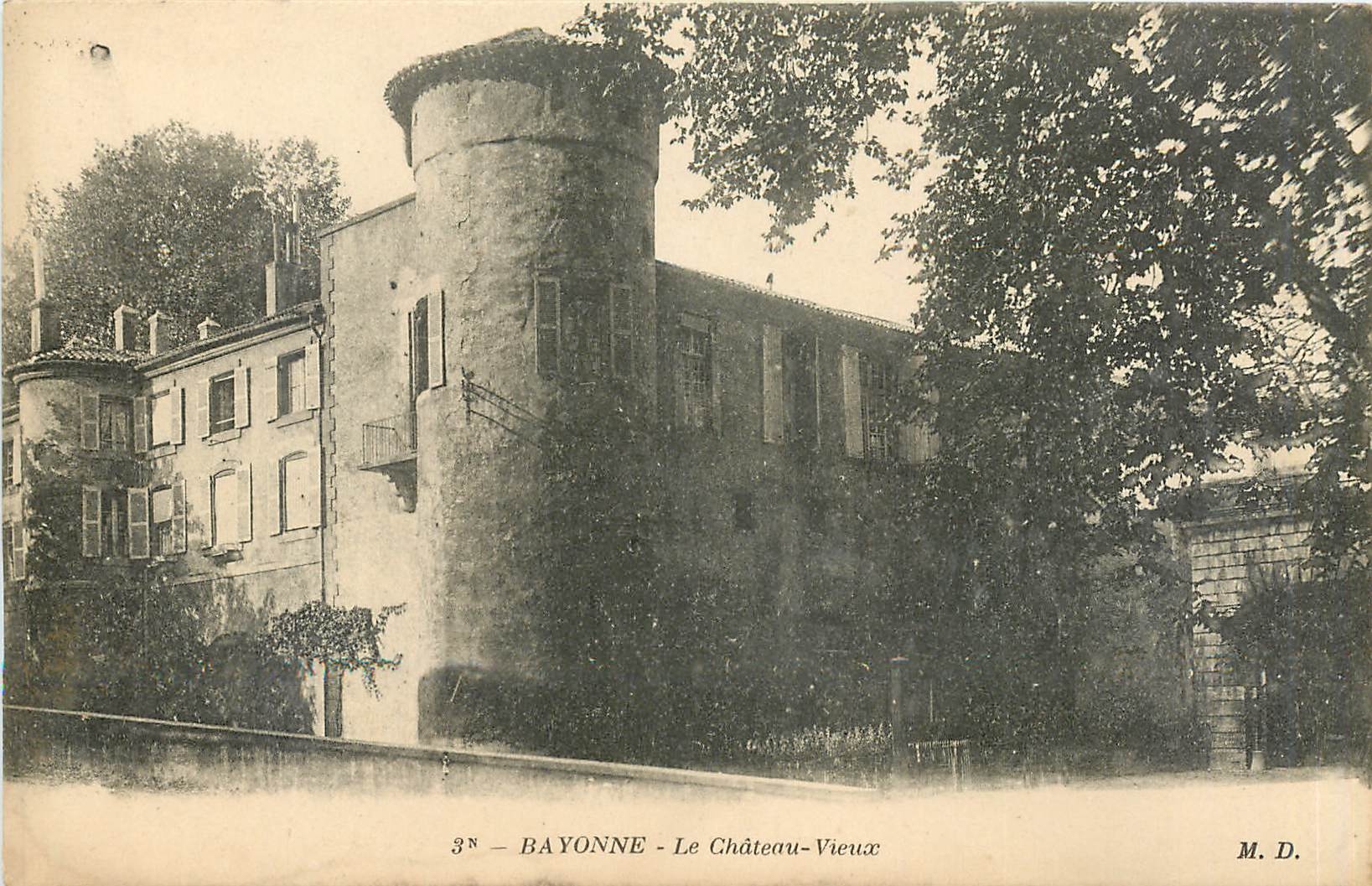 Bayonne - Le Château-Vieux — vue du château avec tour ronde — M. D. n° 3