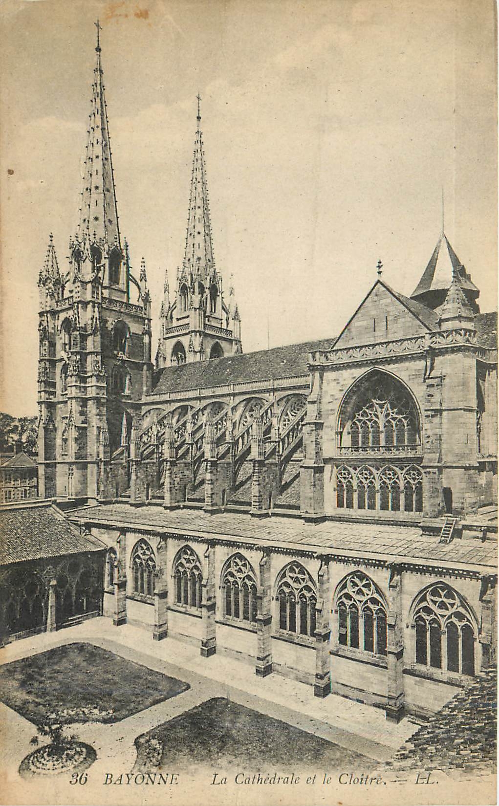 CPA Bayonne La Cathedrale et le Cloitre 