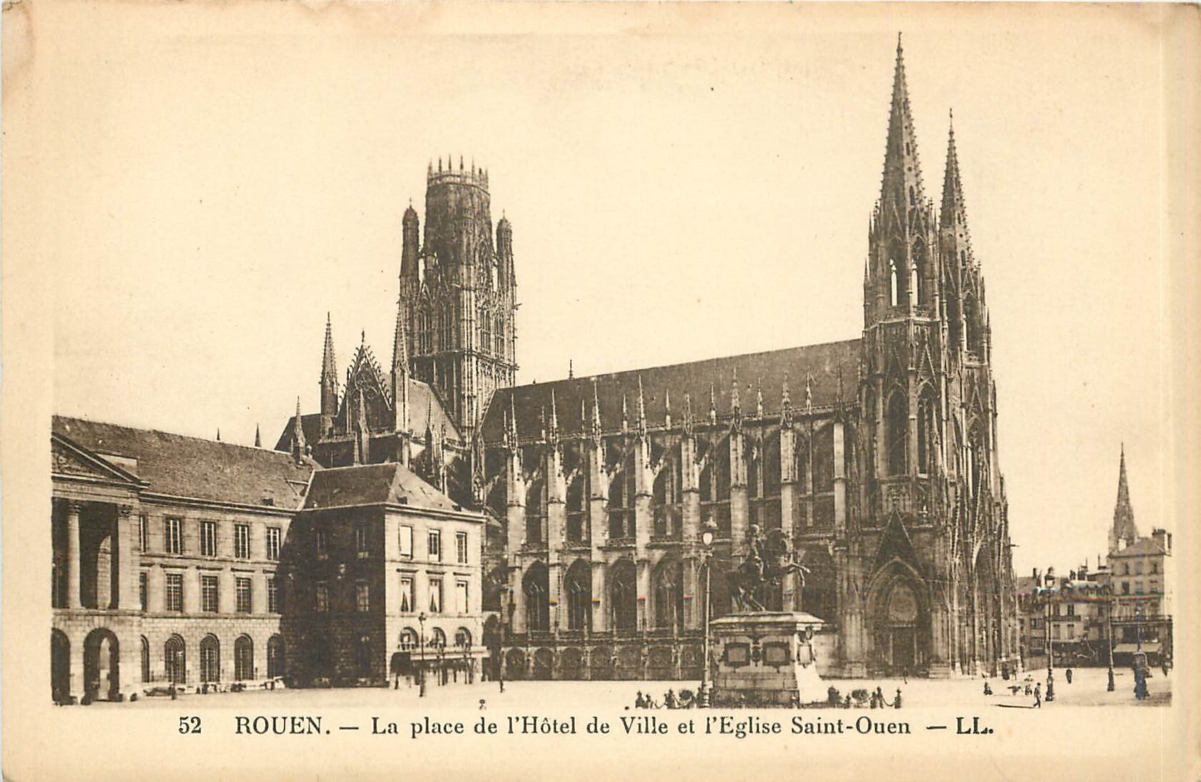 CPA Rouen La Place de l'Hotel de Ville et l'Eglise Saint Ouen 