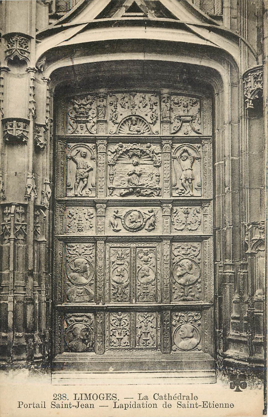 CPA Limoges La Cathedrale Portail Saint Jean Lapidation de Saint Etienne 