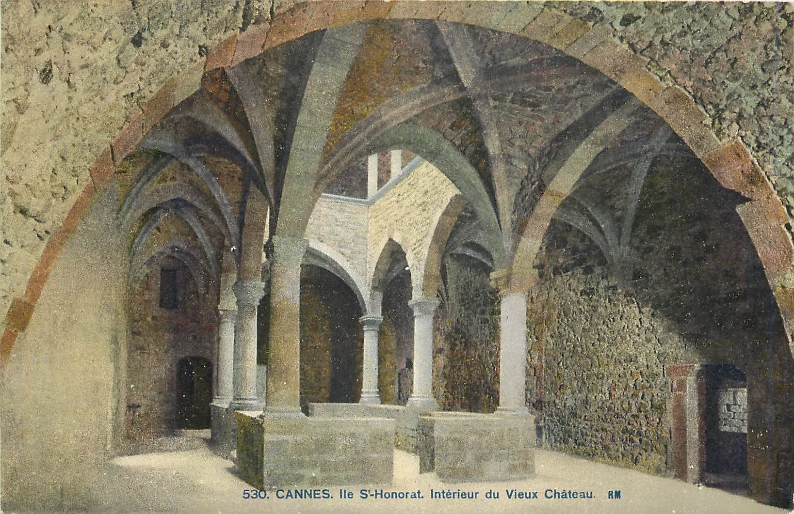 CPA Cannes Ile St Honorat Interieur du Vieux Chateau 