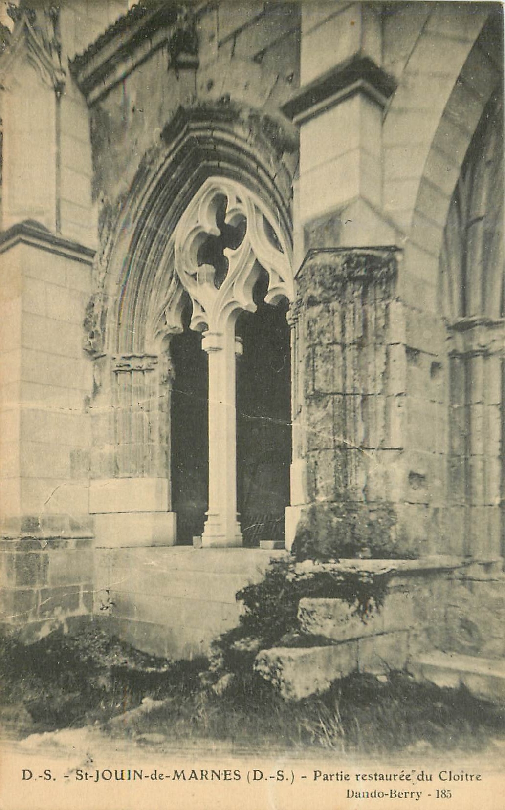 CPA St John de Marnes DS Partie Restauree du Cloitre 