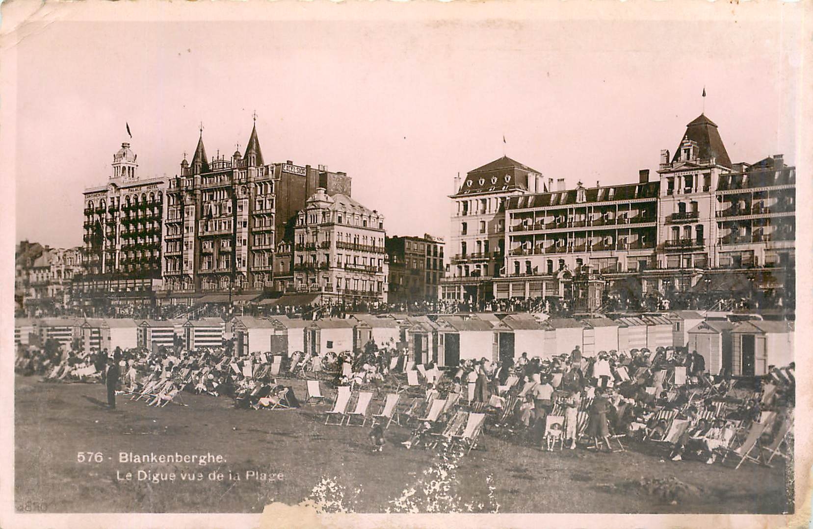 CPA Blankenberghe Le Digue vue de la Plage 