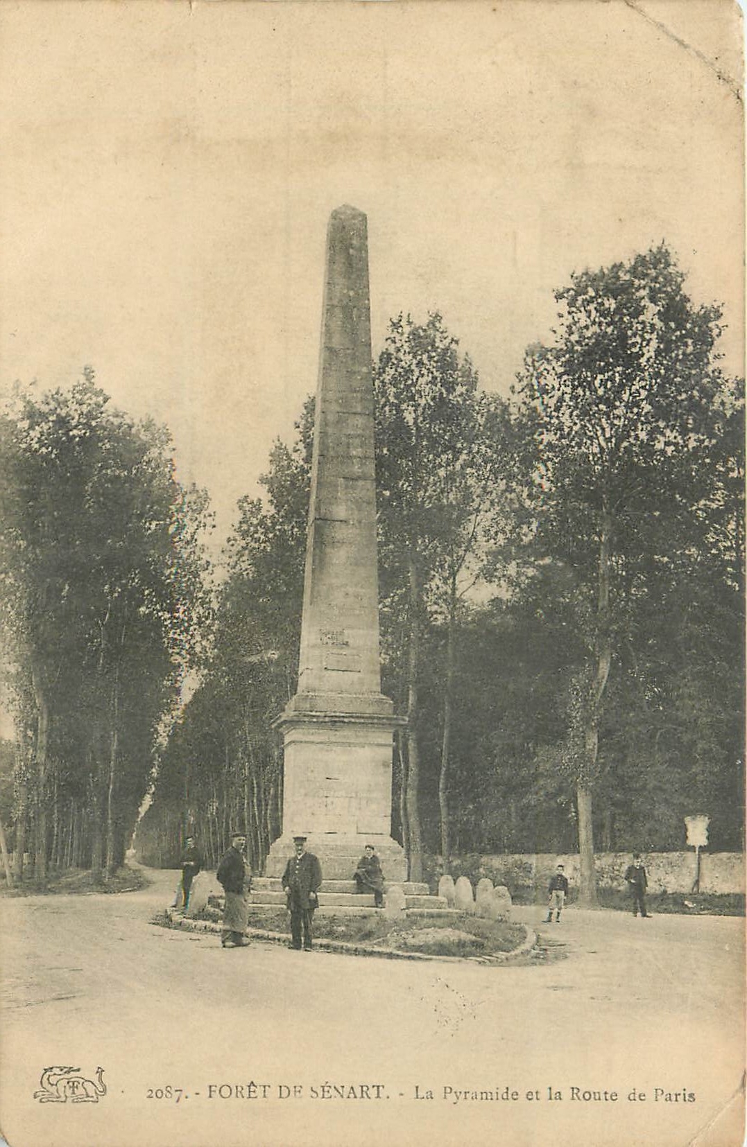CPA Foret de Senart La Pyramide et la Route de Paris 