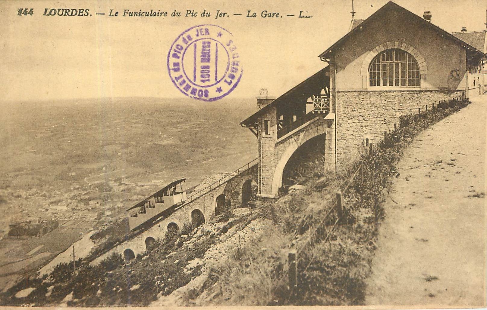 CPA Lourdes Le Funiculaire du Pic du Jer La Gare 