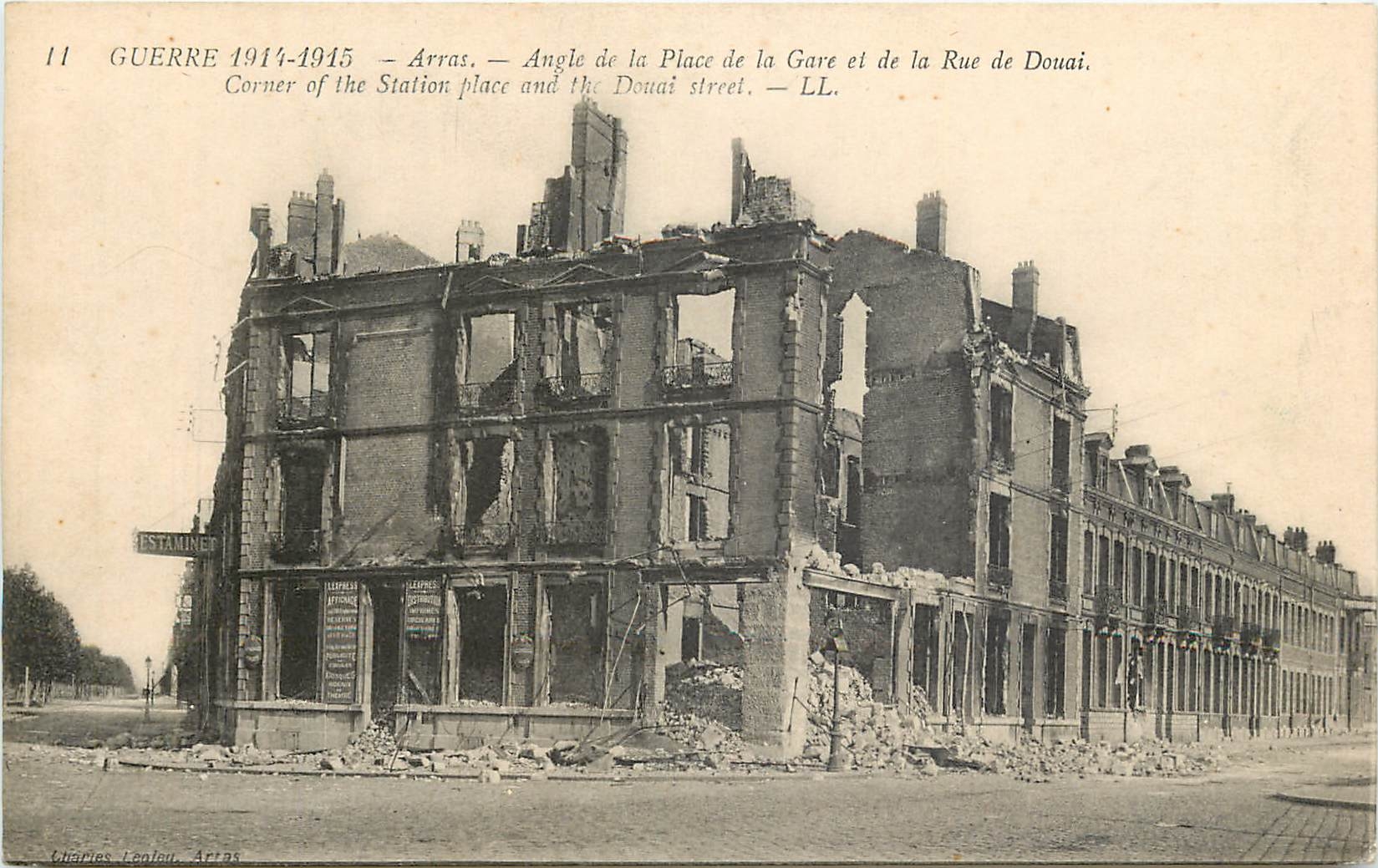 Arras — Angle de la Place de la Gare et de la Rue de Douai — Guerre 1914-1915 — Éditeur : Luciès-Lenlou, Arras — N° 11