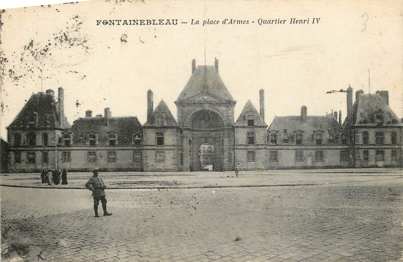 Fontainebleau — La place d'Armes - Quartier Henri IV
