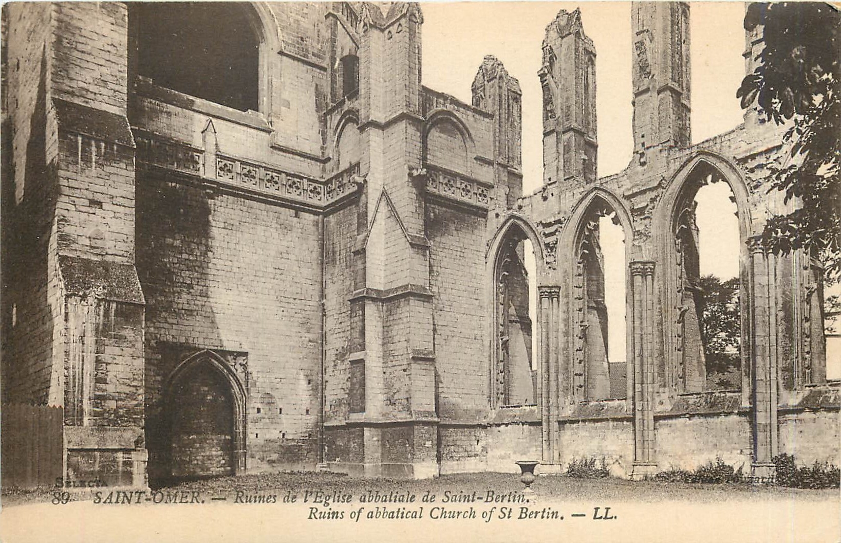 CPA Saint Omer Ruines de l'Eglise abbatiale de Saint Bertin 