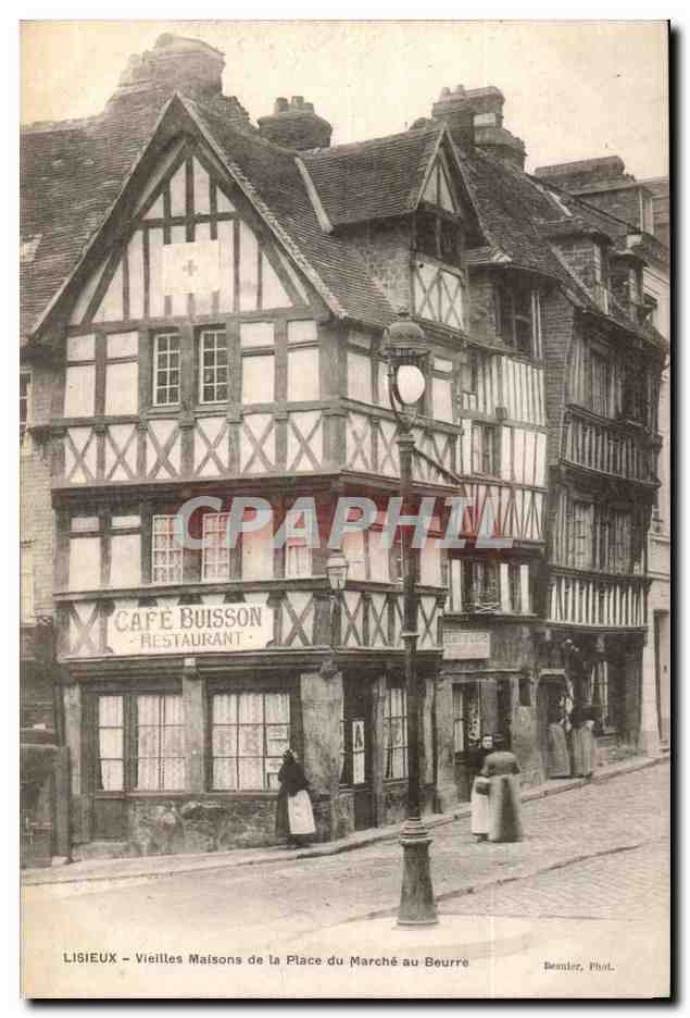 LISIEUX - Vieilles Maisons de la Place du Marché au Beurre — Benslier, Phot.