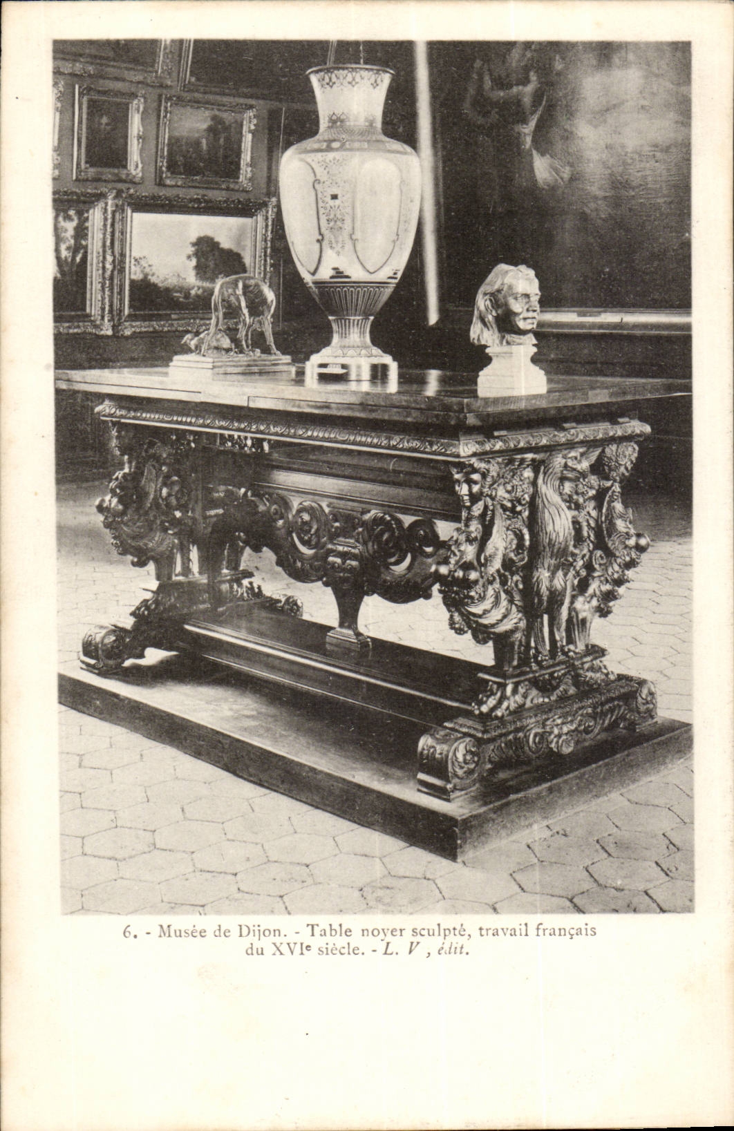 Musee de Dijon CPA Table noyer sculpte travail francais du 16eme