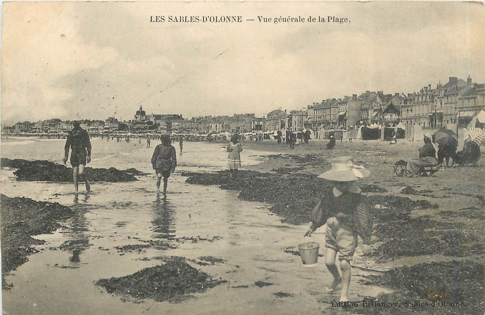 CPA Les Sables d'Olonne Vue generale de la Plage 