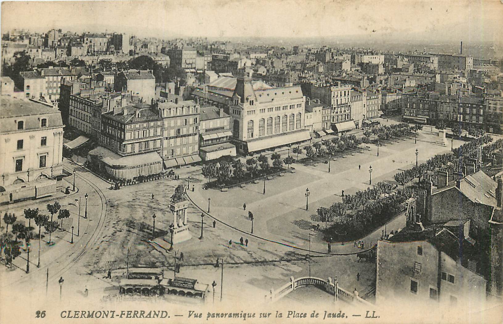 Clermont-Ferrand — Vue panoramique sur la Place de Jaude — LL. n°26