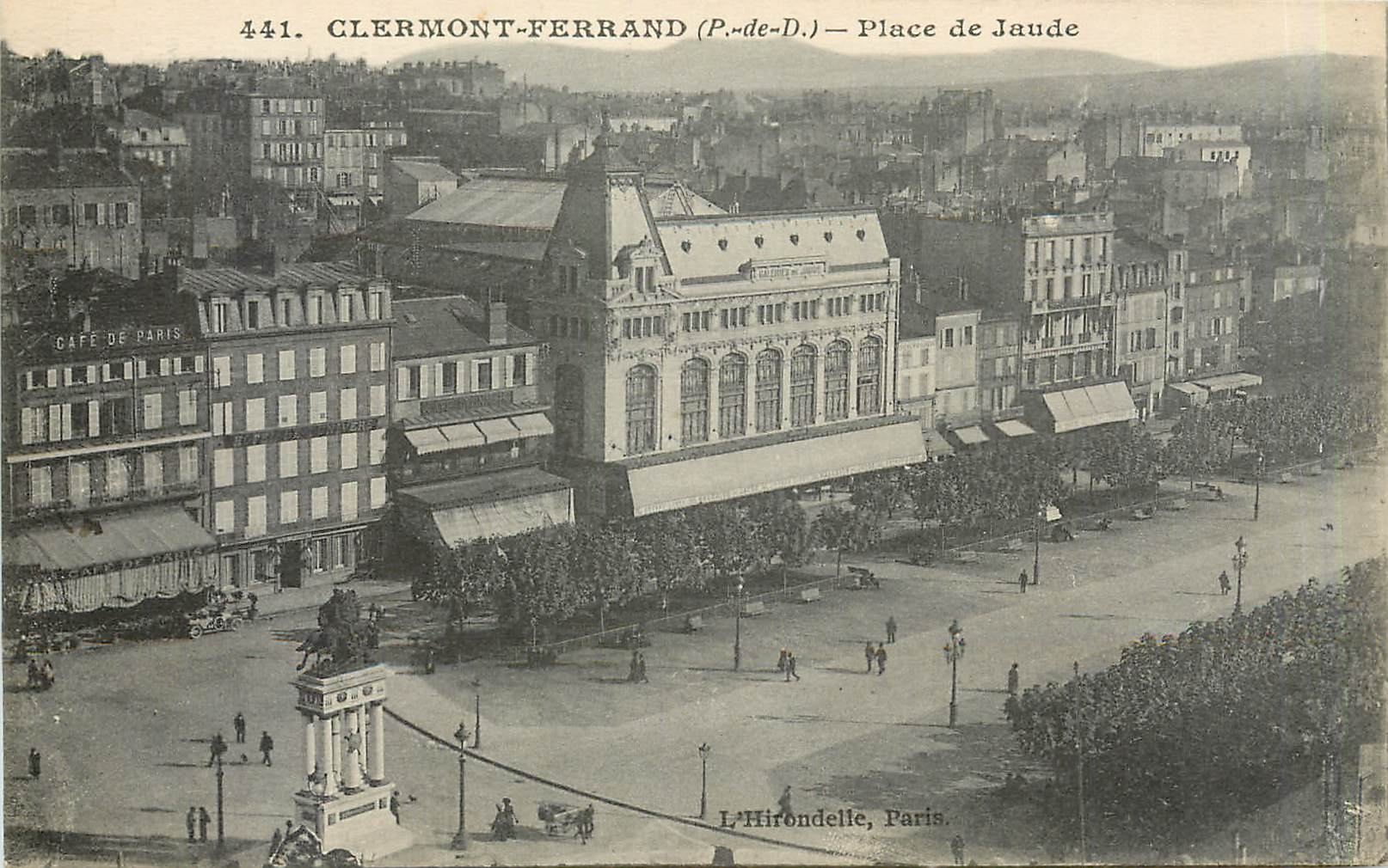 CPA Clermont Ferrand P de D Place de Jaude 