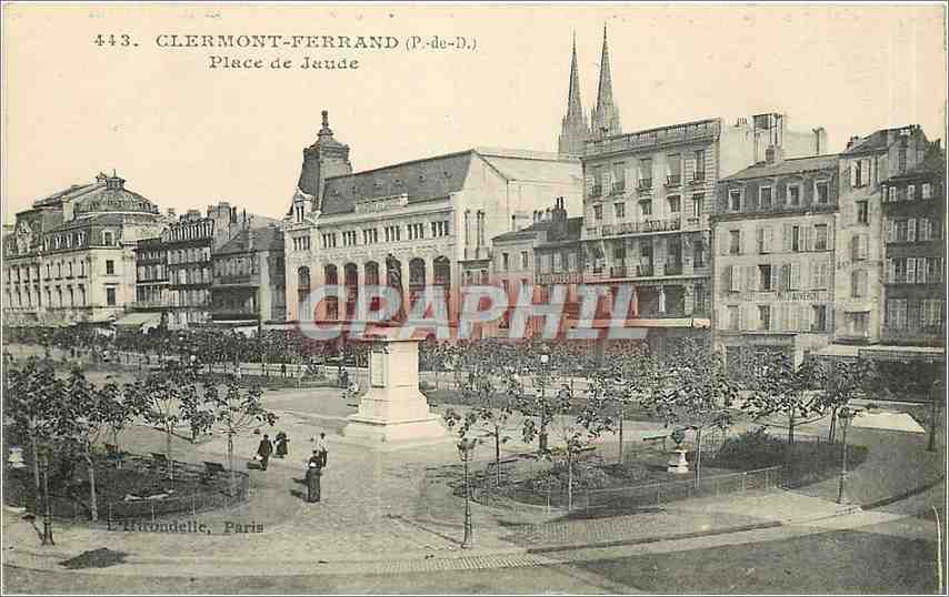 CPA Clermont Ferrand P de D Place de Jaude 