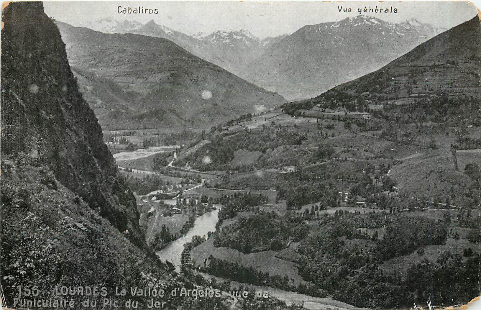 CPA Lourdes La Vallee d'Argeles vue de Funiculaire du Pic du Jer 