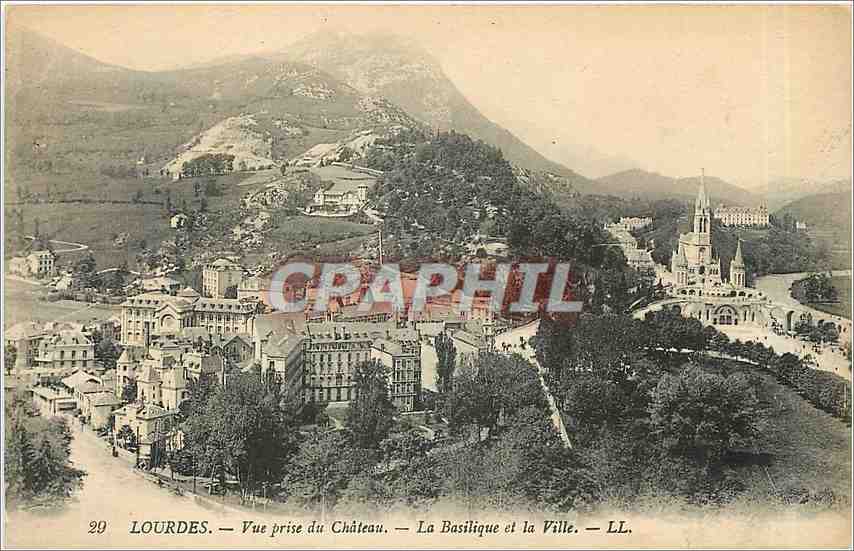 CPA Lourdes Vue prise du Chateau La Basilique et la Ville 