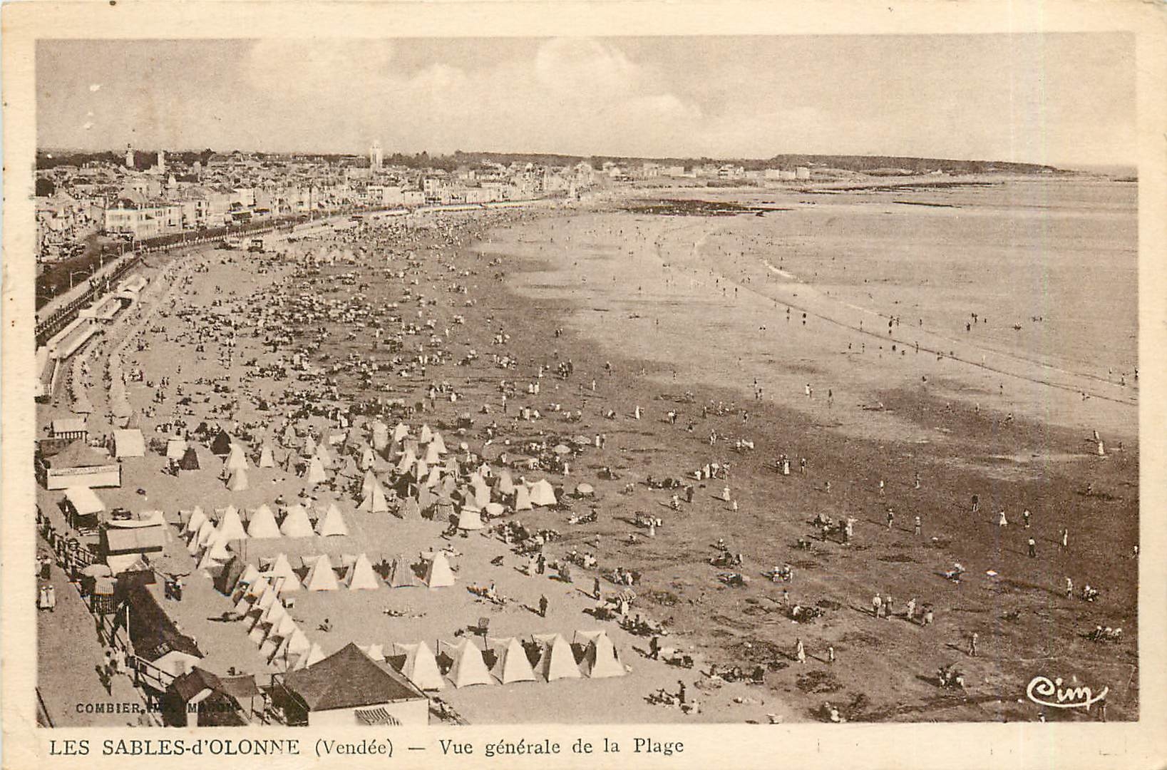 CPA Les Sables d'Olonne Vendee Vue generale de la Plage 
