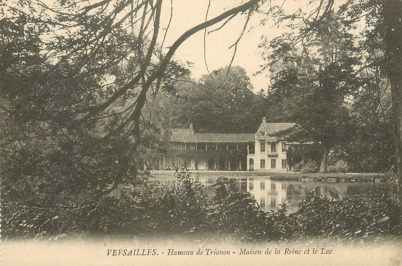 Versailles - Hameau de Trianon - Maison de la Reine et le Lac