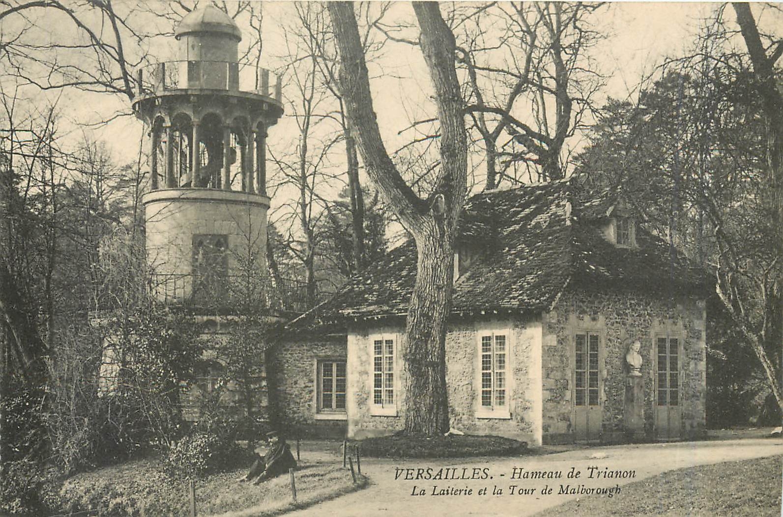 CPA Versailles Hameau de Trianon La Laiterie et la Tour de Trianon La Laiterie et la Tour de Malboro