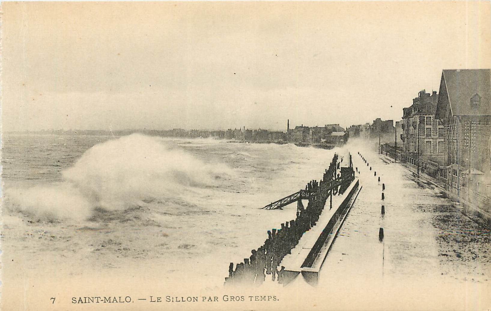 Saint-Malo — Le Sillon par gros temps — Levy Pils et Cie, Paris, n°7