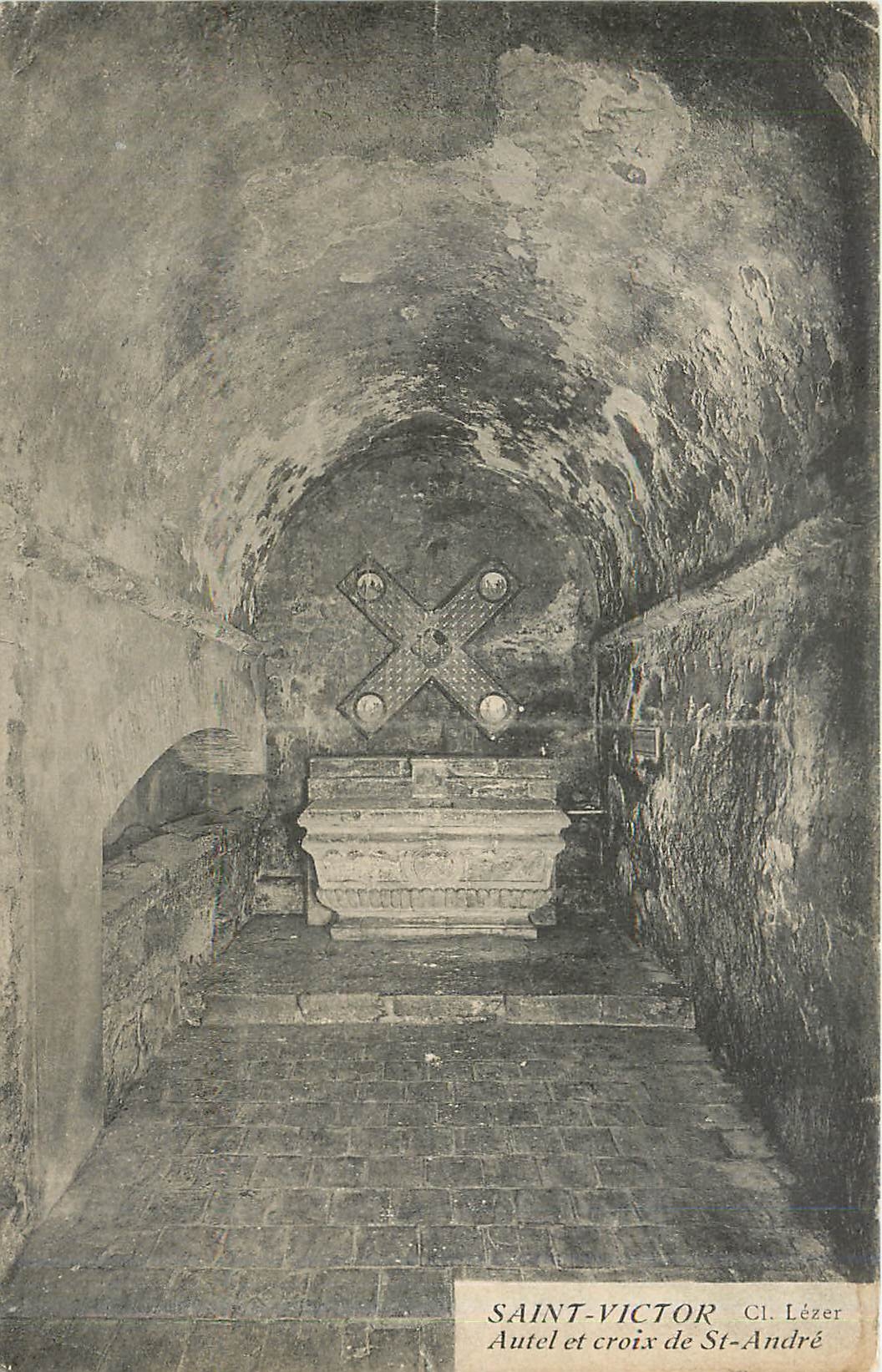 CPA Saint Victor Lezer Autel et croix de St Andre 