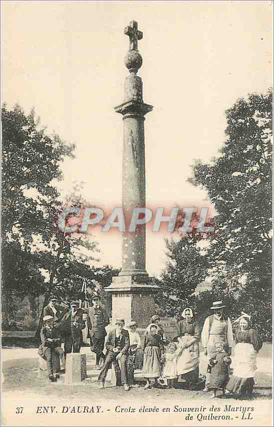 CPA Env d'Auray Croix eleve en Souvenir des Martyrs de Quiberon 