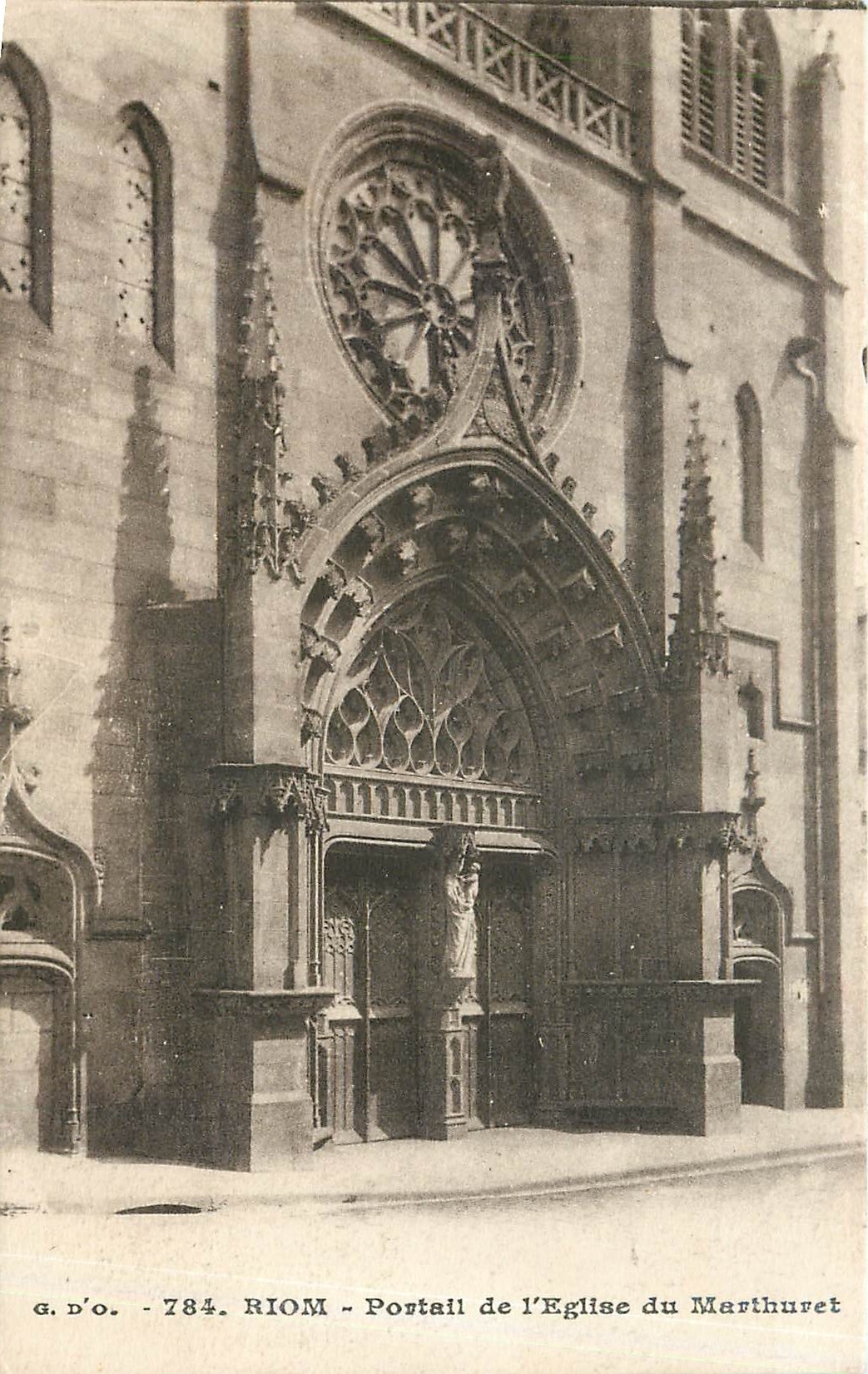 CPA Riom Portail de l'Eglise du Marthuret 