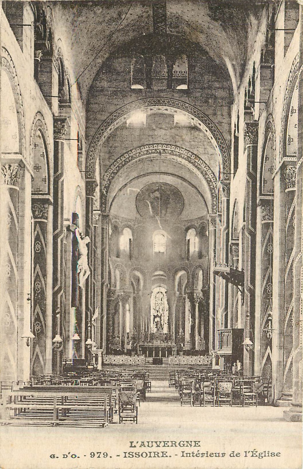 CPA L'Auvergne Issoire Interieur de l'Eglise 