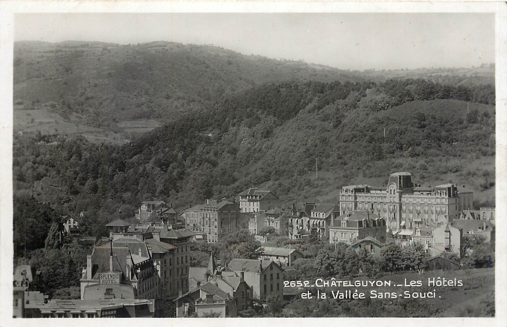CPA Chatelguyon Les Hotels et la Vallee Sans Souci 