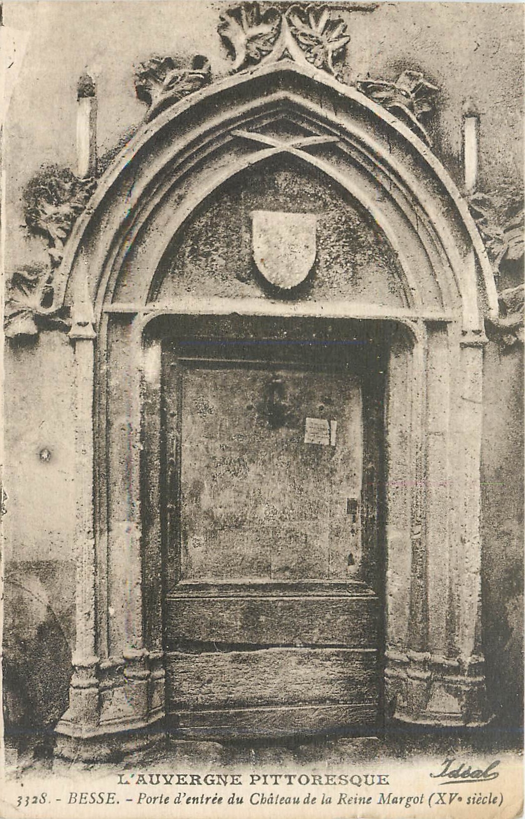 BESSE - Eingang zum Schloss der Königin Margot (15. Jahrhundert) — Pittoreskes Auvergne — Verlag Idéal, n° 3328