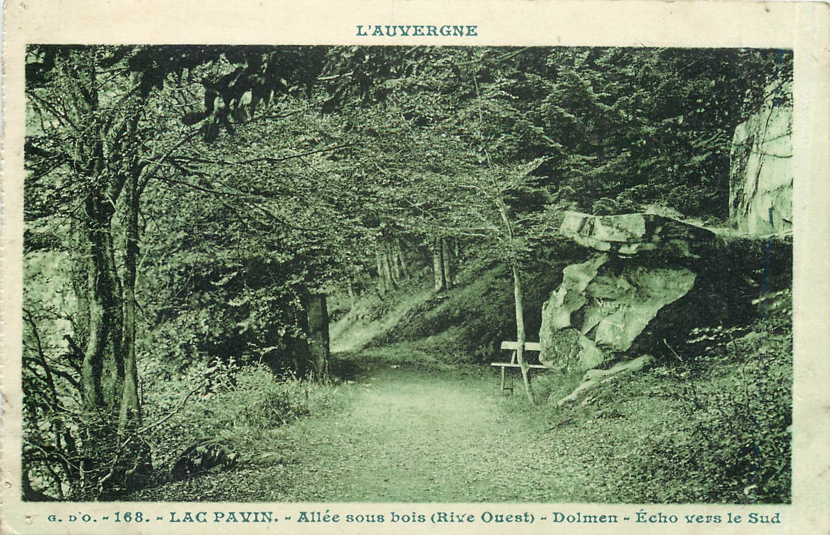 Lac Pavin — Allée sous bois (Rive Ouest) — Dolmen — Écho vers le Sud — L'Auvergne