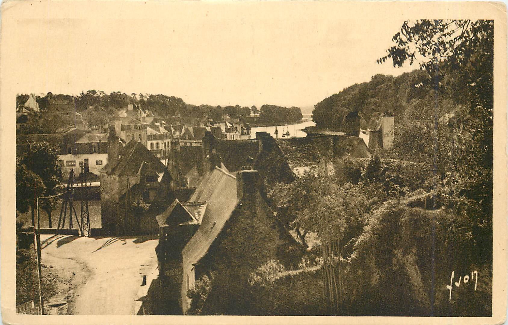 CPA Auray Morbihan Vue generale de Saint Goustan Au loin la Riviere Le Loch 