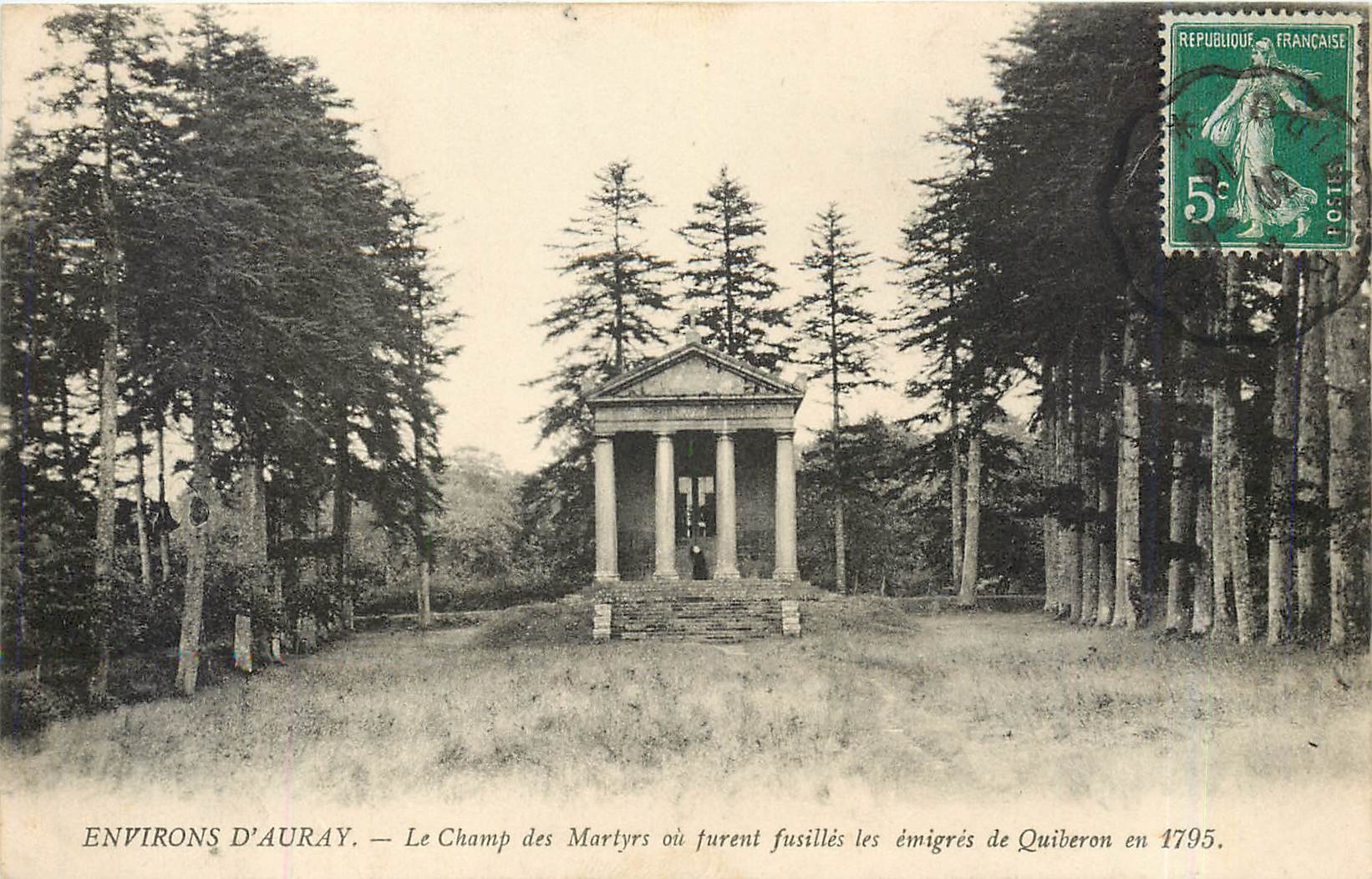 CPA Environs d'Auray Le Champ des Martyrs ou Turent Furent fusilles les emigres de Quiberon en 1795 