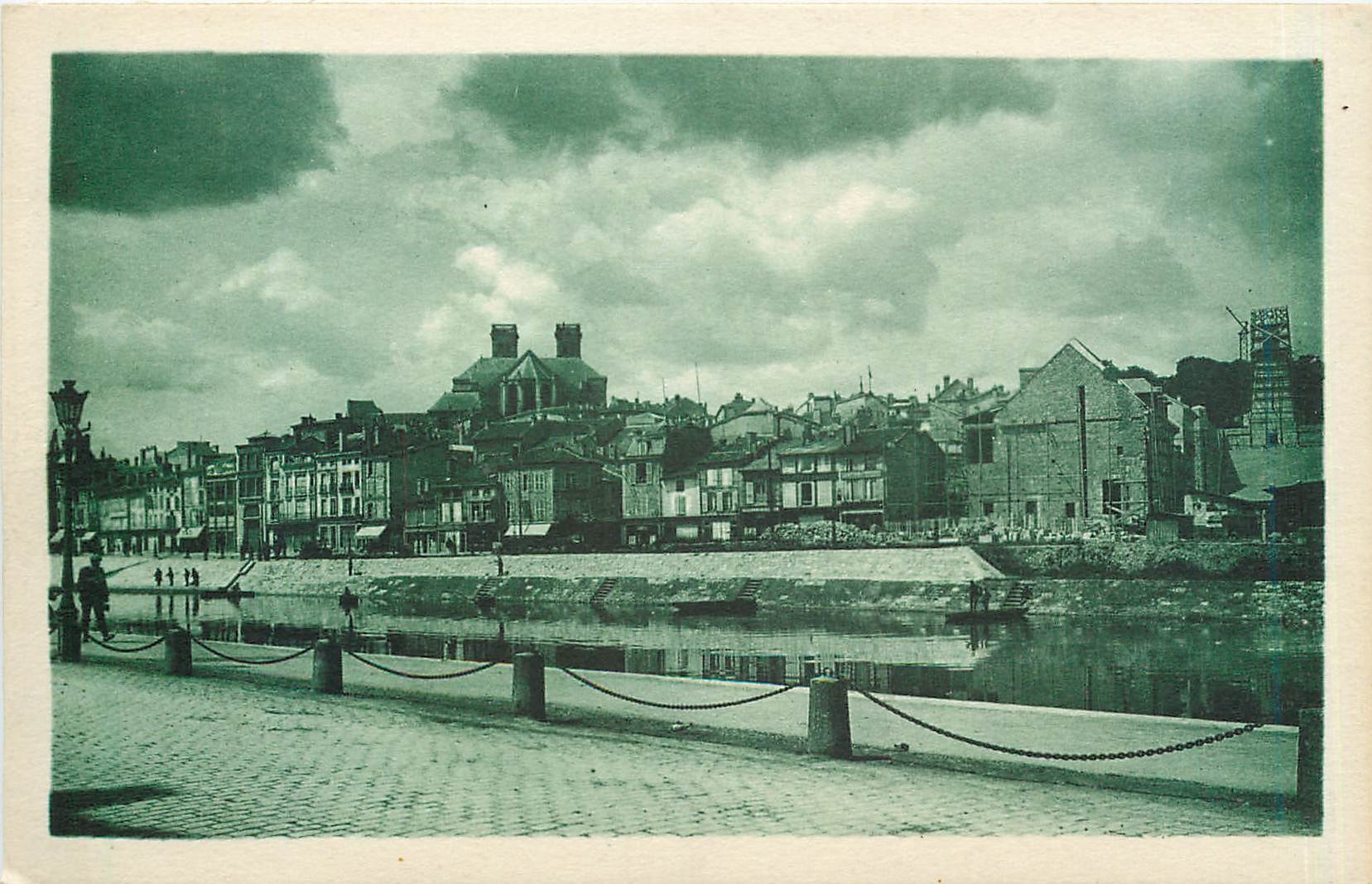 CPA Verdun Vue generale sur le Quai de Londres 