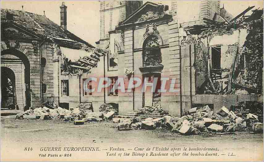 CPA Guerre Europeenne Verdun Cour de l'Eveche apres le Bombardement 