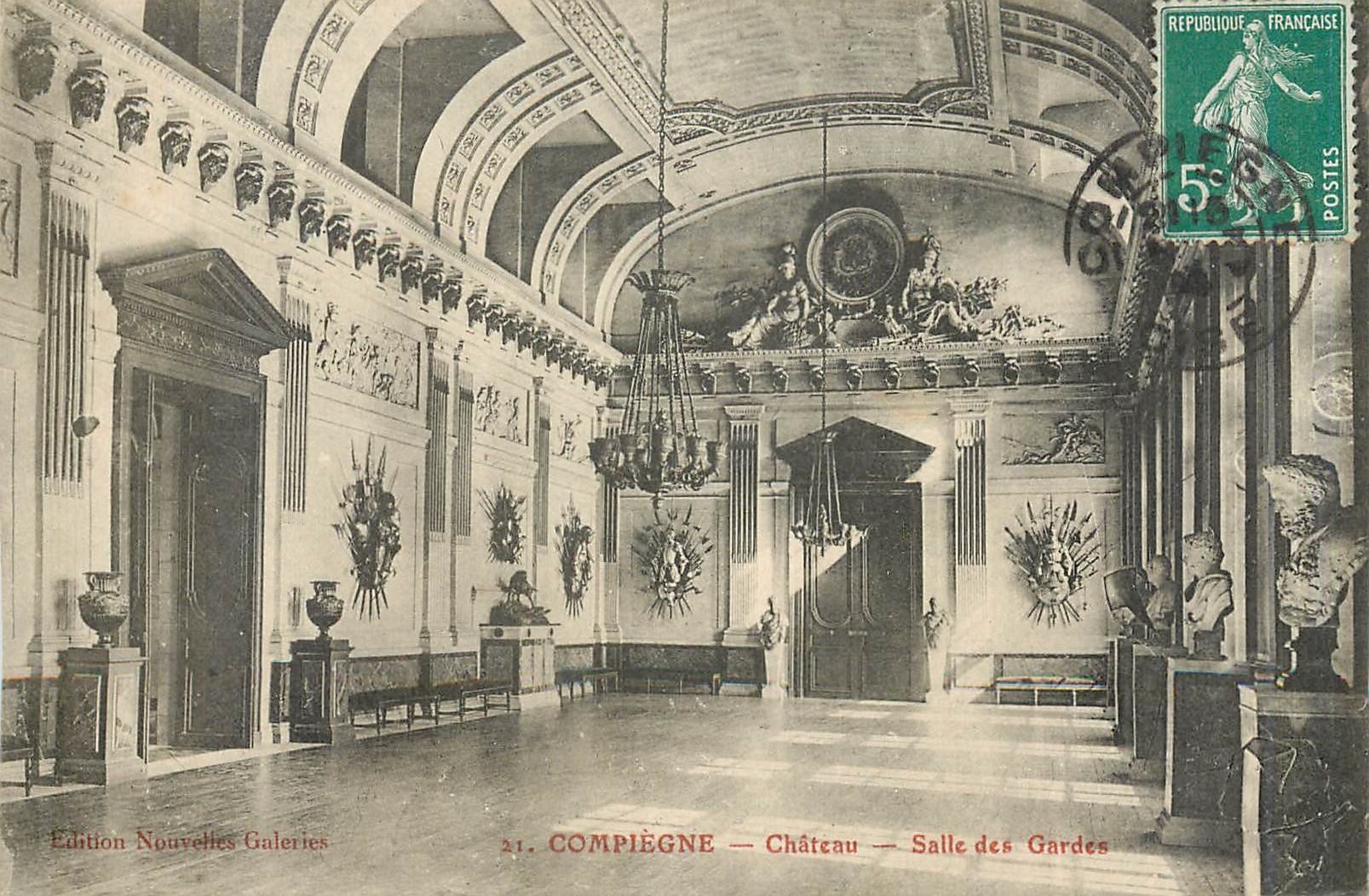 CPA Compiegne Chateau Salle des Gardes 