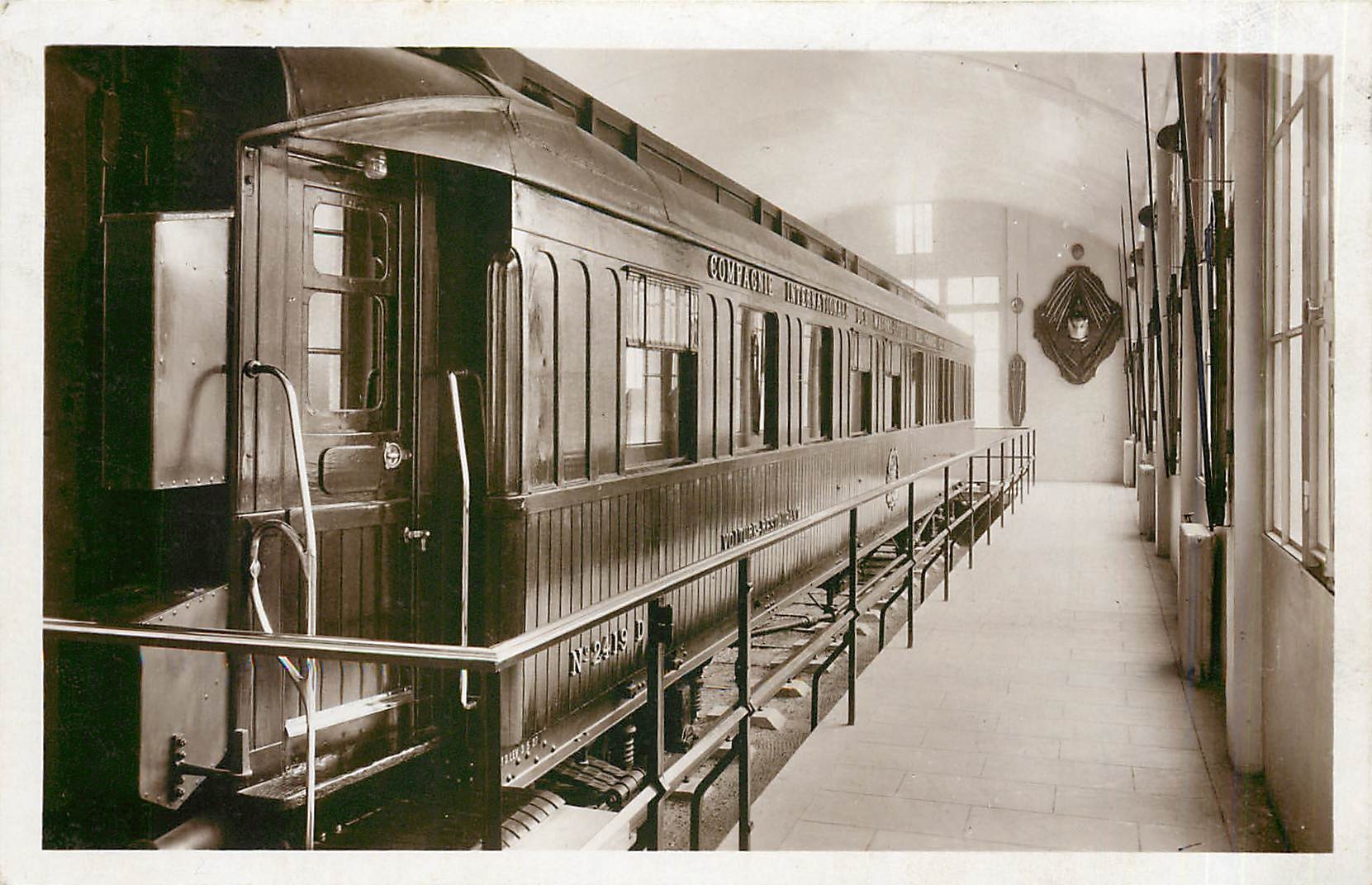 CPA Foret de Compiegne Le Wagon du Marechal Foch ou fut signe l'Armistice 