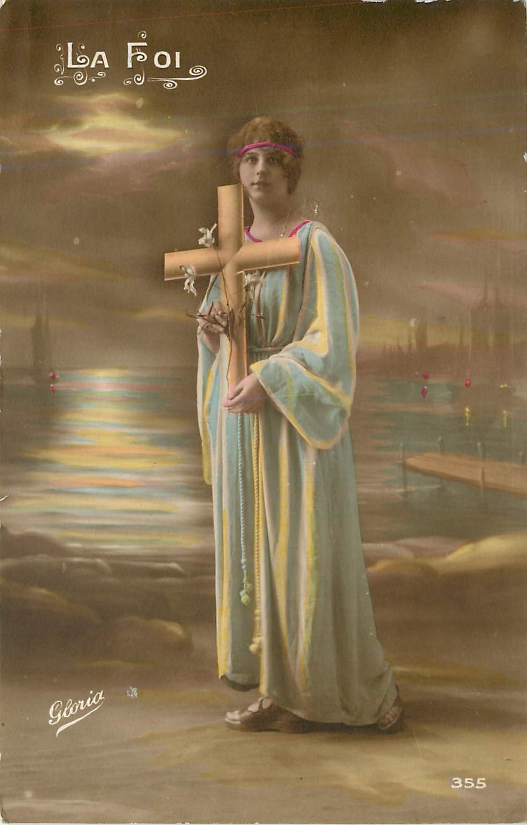 CPA La Foi Femme