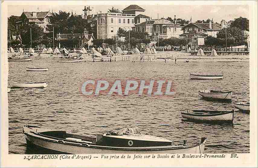 CPA Arcachon Cote d'Argent Vue prise de la Jetee sur le Bassin et le Boulevard Promenade 