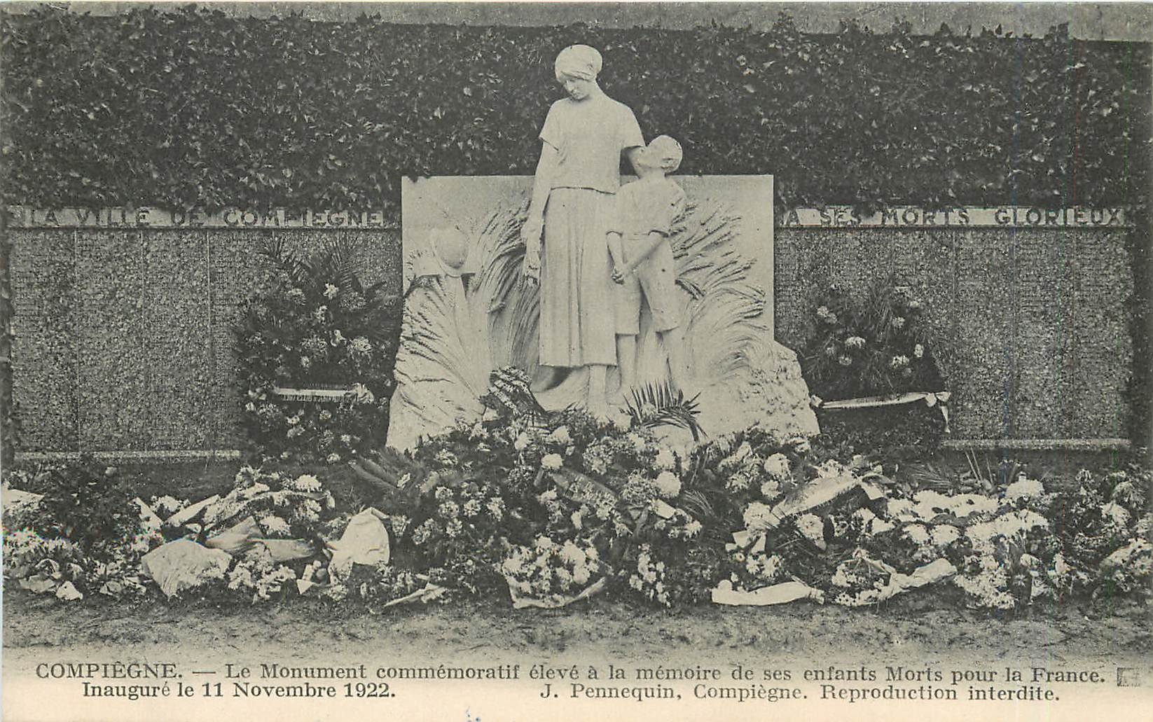 CPA Compiegne Le Monument Commemoratif eleve a la memoire de ses enfants Morts pour la France 