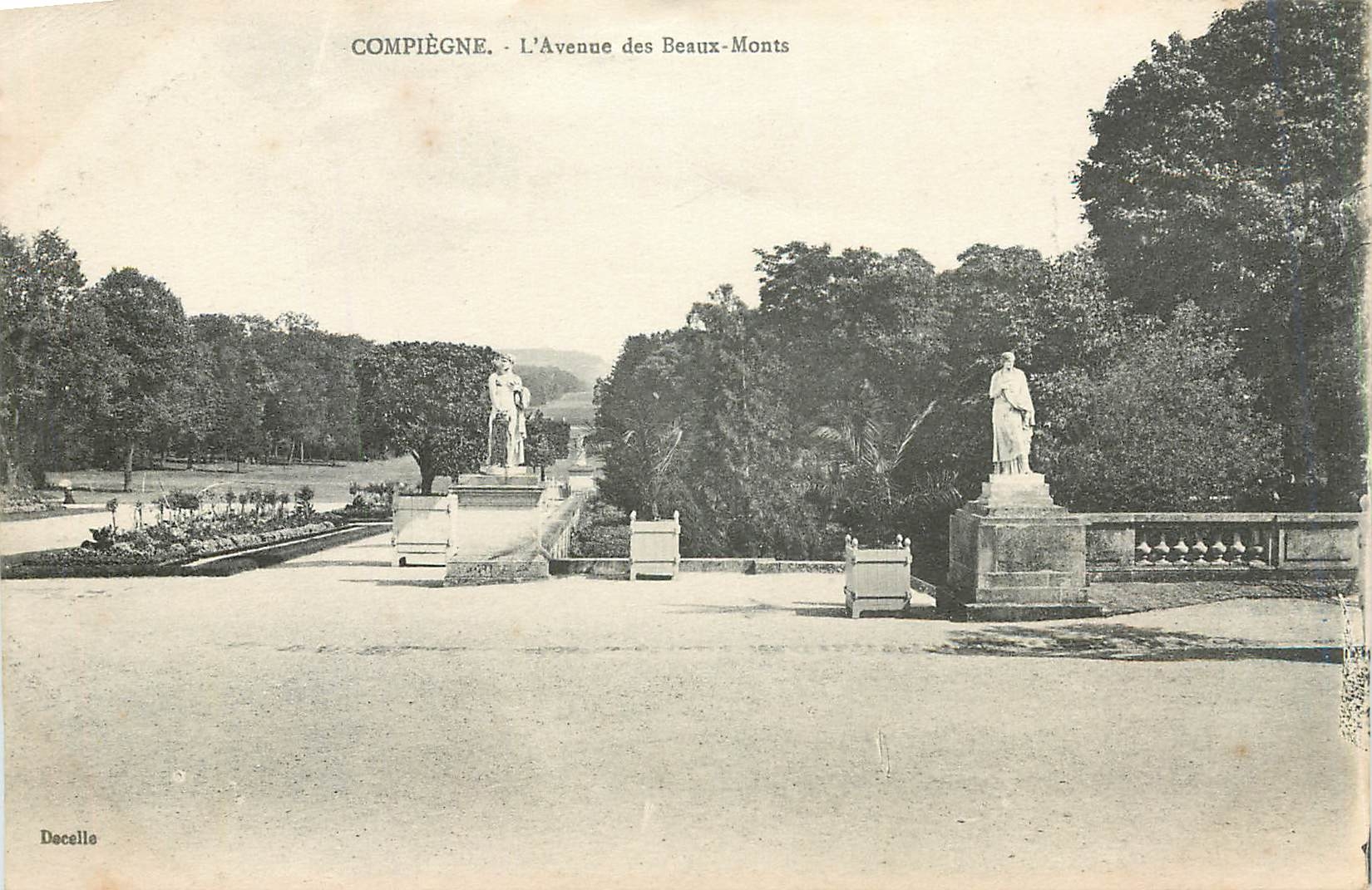 CPA Compiegne L'Avenue des Beaux Monts 