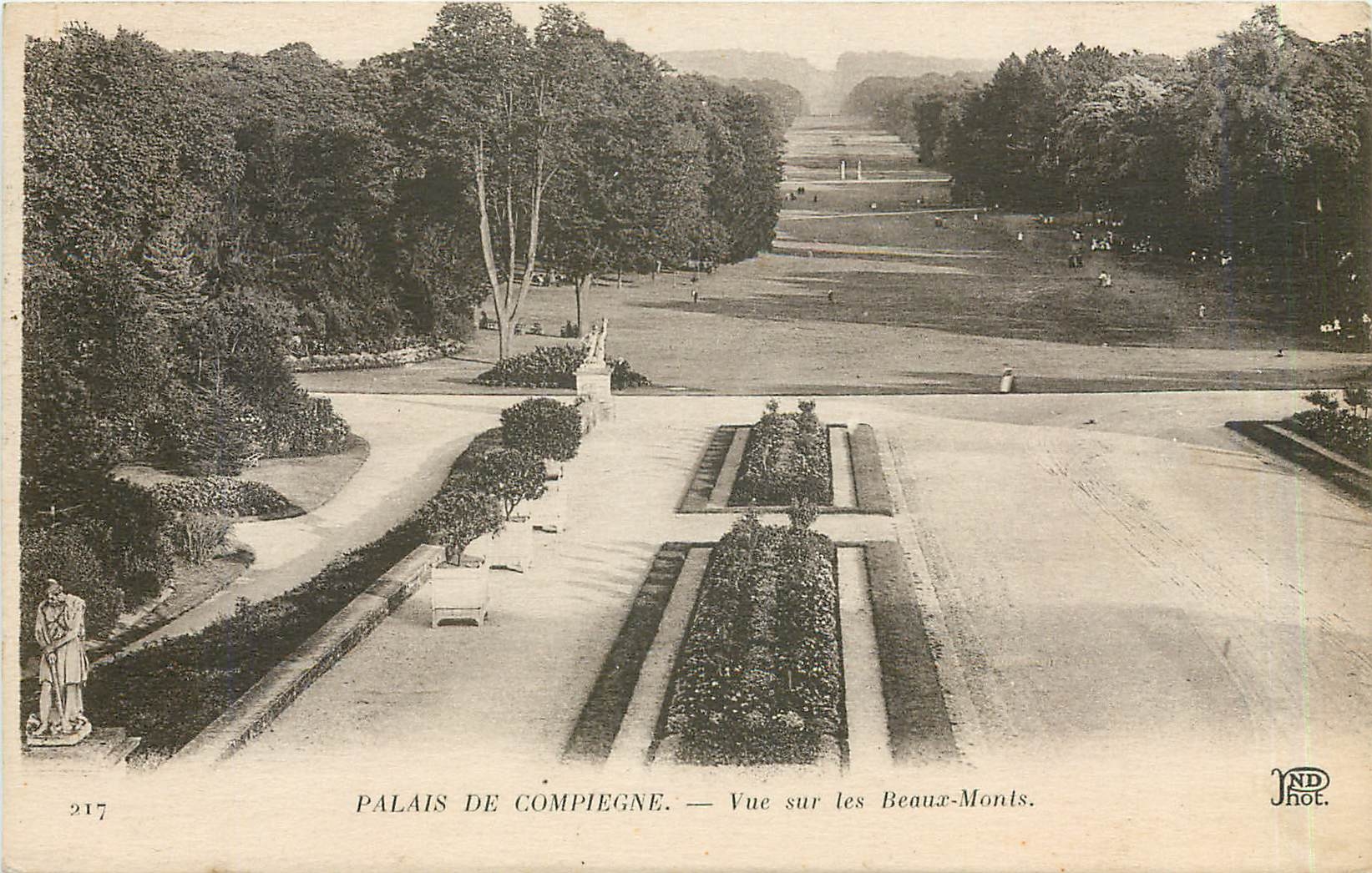 CPA Palais de Compiegne Vue sur les Beaux Monts 