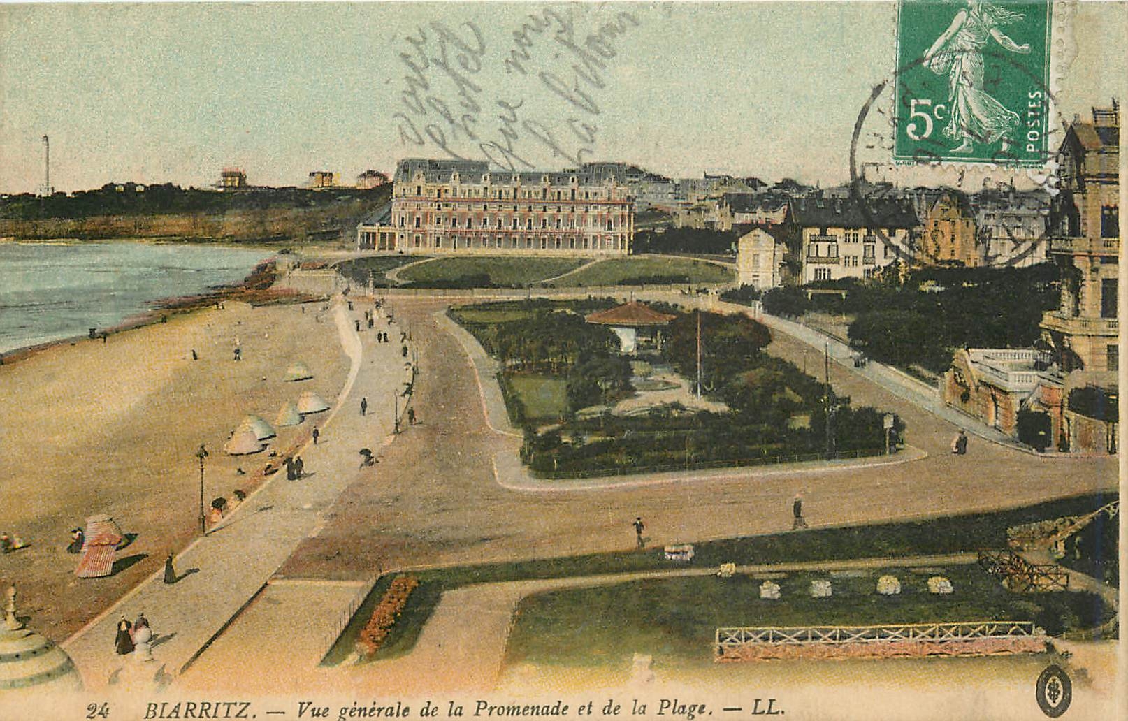 CPA Biarritz Vue generale de la Promenade et de la Plage 