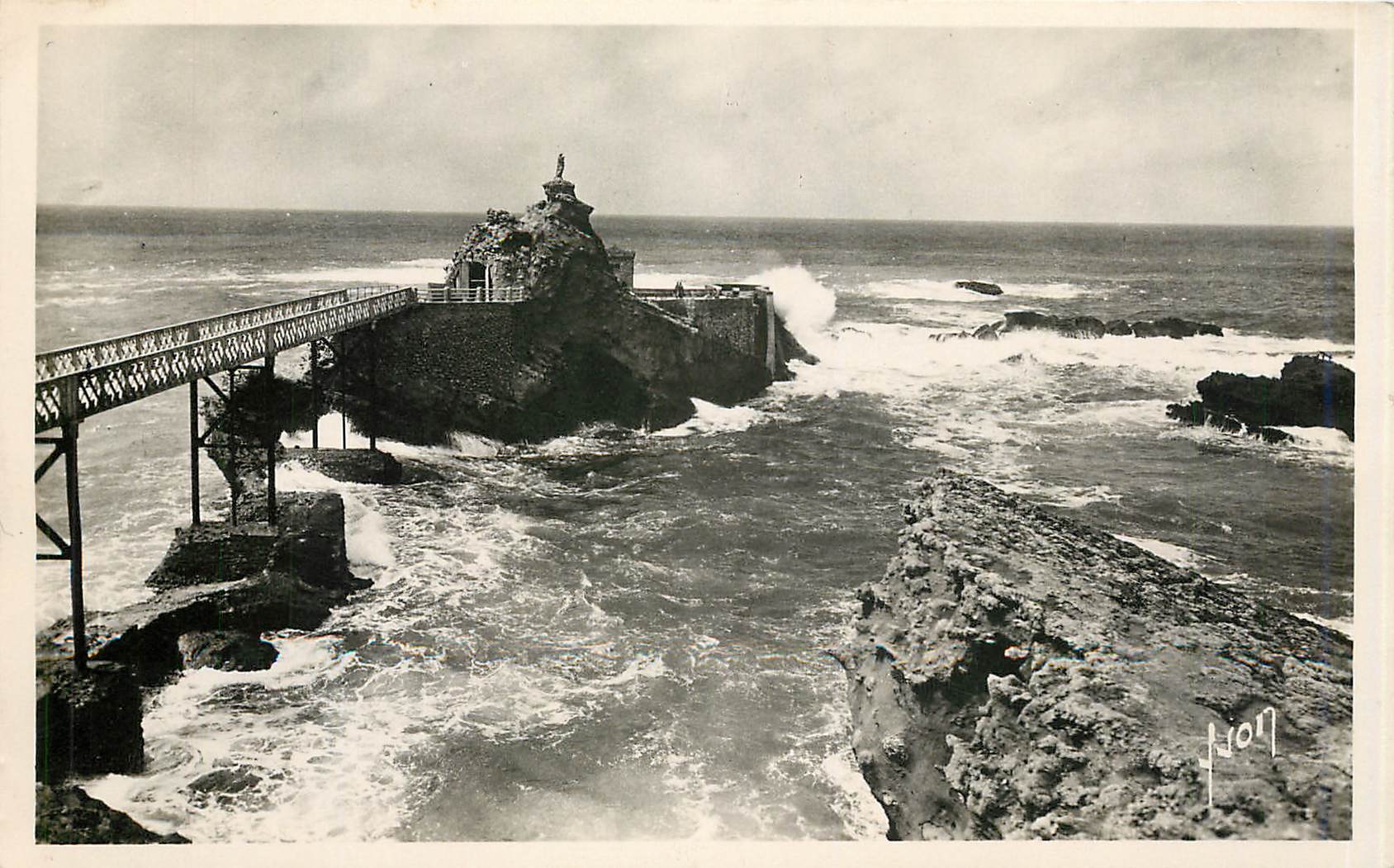 CPA Biarritz Bses Pyr Le Rocher de la Vierge 