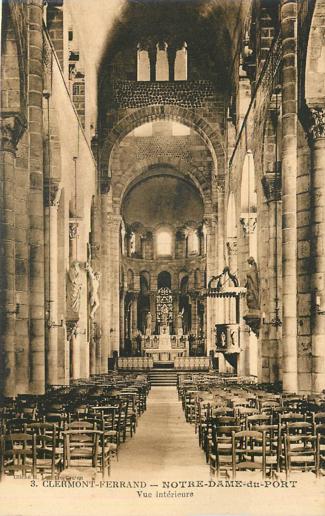 Clermont-Ferrand — Notre-Dame-du-Port — Vue intérieure — Cliché H. Loubet-Couton, n°3