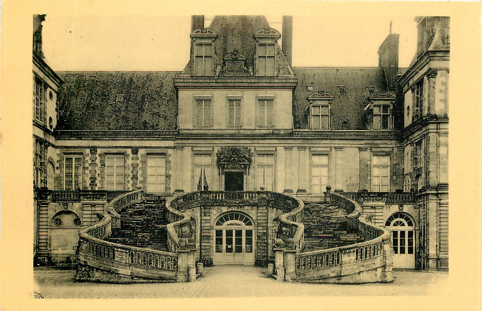 Castillo de Fontainebleau — Escalera de caballero — Edición de los Museos Nacionales