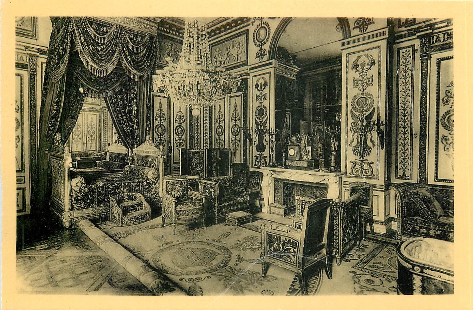 Château de Fontainebleau — Chambre de Napoléon Ier — Édition des Musées Nationaux